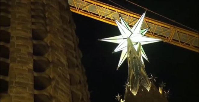 La Sagrada Familia se engalana para Navidad