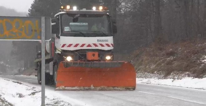 Media España en alerta por nieve, viento y lluvia