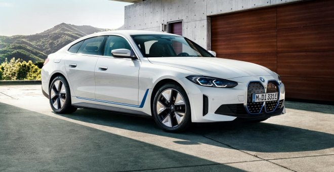 El BMW i4 eléctrico tiene una demanda "gratificantemente alta" y por ello BMW acelerará su producción