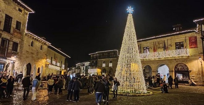 El Ayuntamiento ilumina el municipio con 120.000 bombillas navideñas