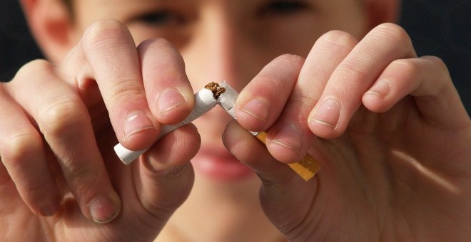 Nueva Zelanda presenta un plan para acabar con la venta de tabaco y lograr que los jóvenes "nunca comiencen a fumar"