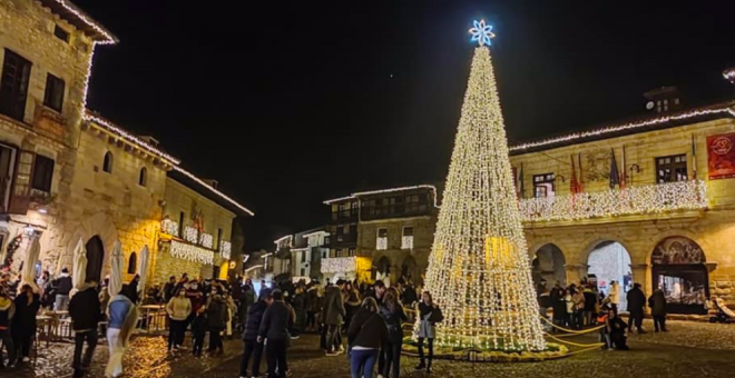 La Navidad llega a los Pueblos más Bonitos de España como Santillana o Bárcena Mayor