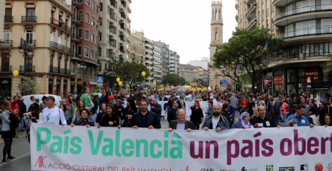 Dominio Público - Los guarros de la línea en valenciano