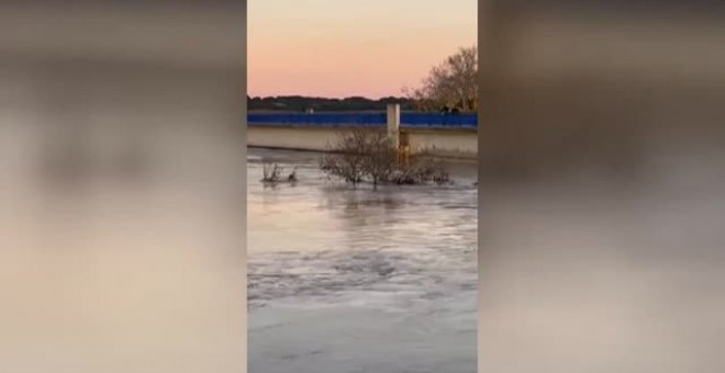 Aragón se prepara para lo peor por la crecida del Ebro