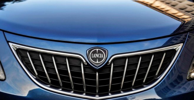 Lancia: de un sólo modelo en su gama a imitar a Mercedes y vender coches eléctricos "con tres clicks"