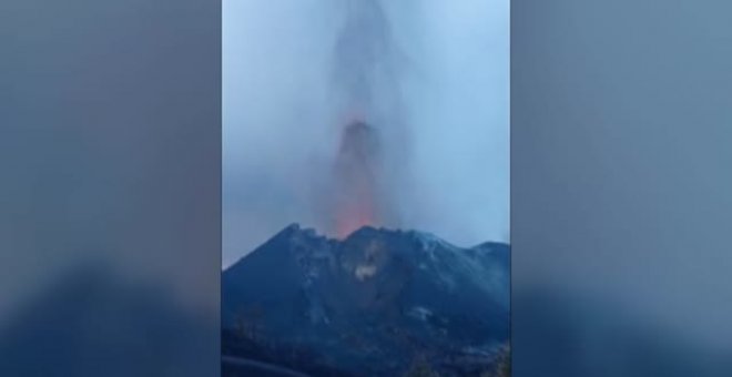 El volcán sigue mostrando fiereza en pulsos intermitentes