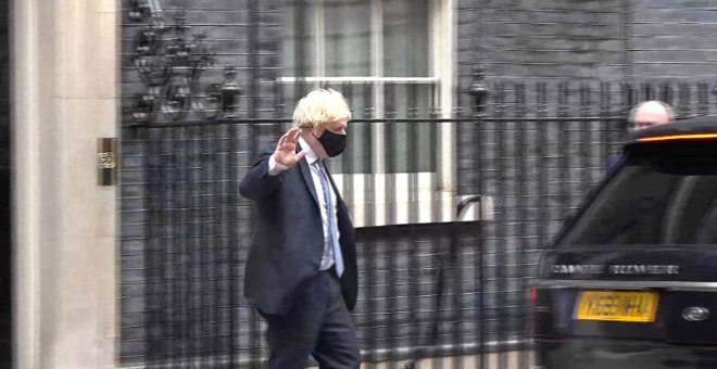 El ala dura de los "tories" se rebela contra Johnson por el pasaporte covid