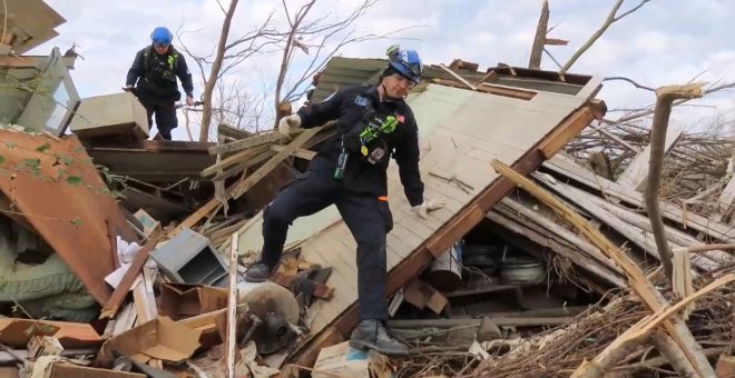 Prosigue búsqueda del más de centenar de desaparecidos por tornados en EEUU