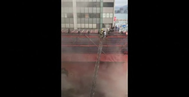 Centenares de atrapados por un incendio en un edificio de 39 plantas en Hong Kong