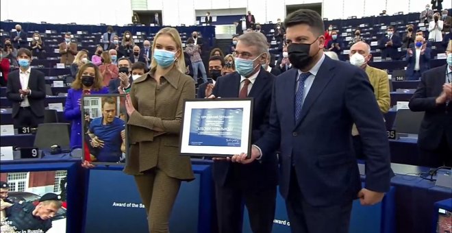 La hija de Navalni alerta contra "flirtear" con tiranos al recoger el Sájarov