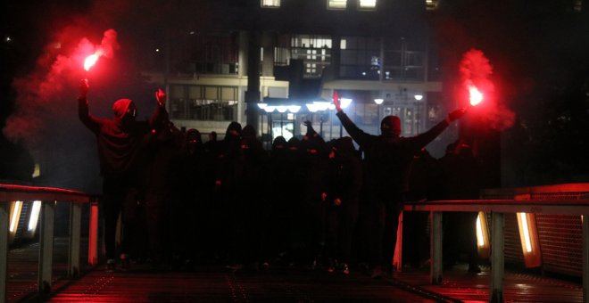 La vaga contra la llei Castells de la universitat arrenca amb el campus de la UAB bloquejat pels estudiants