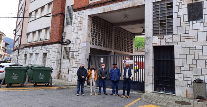 Instan al alcalde a que "pare" la subasta del edificio del Parque de Camineros