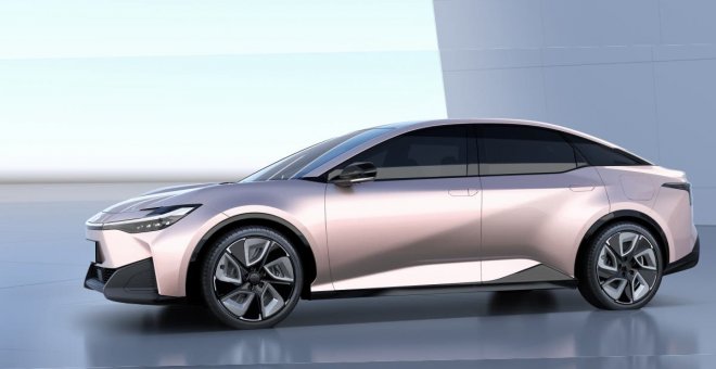 Toyota BZ SDN: el coche eléctrico con el que Toyota atacará por primera vez al Tesla Model 3