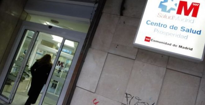 Las bajas de sanitarios por covid en atención primaria en Madrid se disparan hasta un 132%