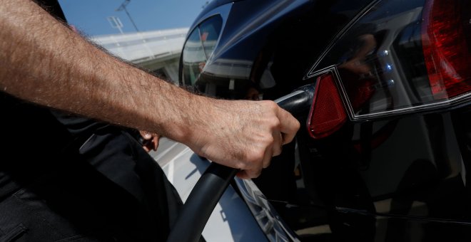 Las gasolineras y los edificios públicos deberán instalar puntos de recarga para vehículos eléctricos