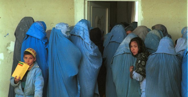 Afganistán sucumbe a la miseria seis meses después del triunfo talibán