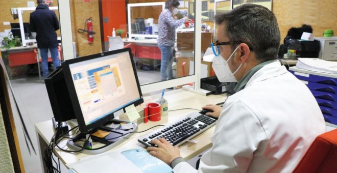 Los centros de salud de la región se refuerzan para agilizar las citas en Atención Primaria ante el aumento de positivos