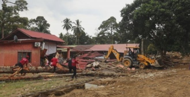 Suben a 37 los muertos y 10 desaparecidos por las inundaciones en Malasia