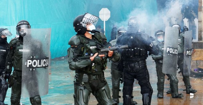 El Gobierno mantiene la venta de armamento a Colombia pese a las graves violaciones de derechos humanos