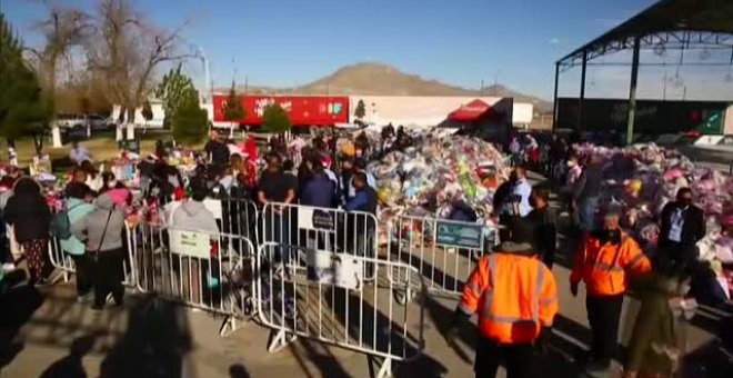 Bomberos de México reparten más de 50.000 regalos entre familias con dificultades económicas