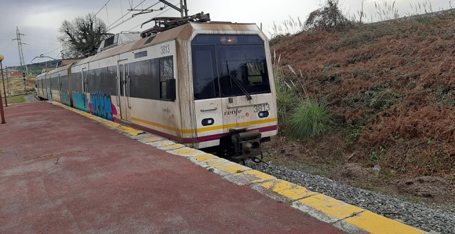 Un tren de Cercanías 'muere' en la vía y causa retrasos de una hora en otros dos