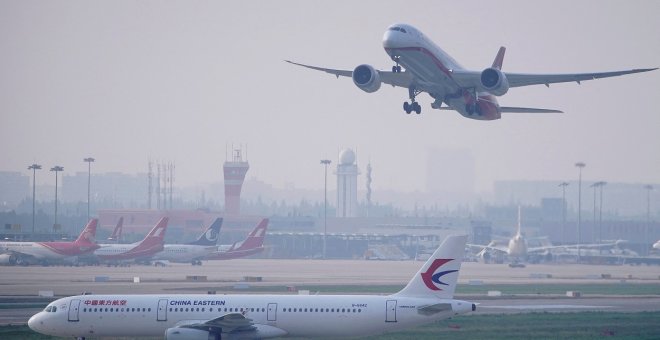 Miles de vuelos cancelados en todo el mundo por las restricciones frente a ómicron