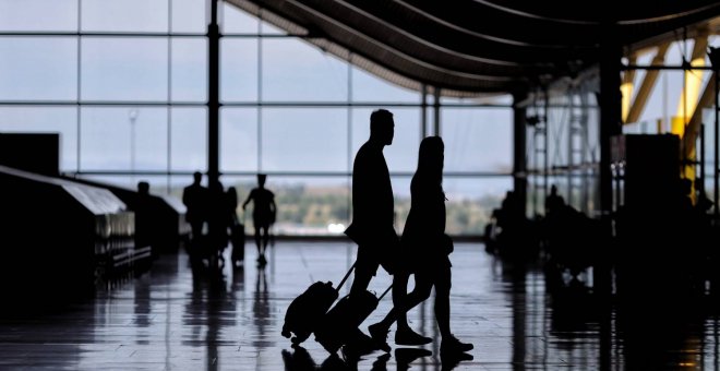 La UE acuerda viajes sin restricciones con certificado covid mientras una decena de países exige test adicionales