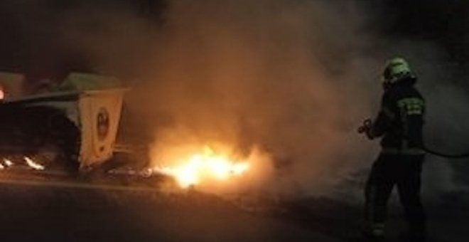 Sofocado de madrugada un incendio que afecta a cinco contenedores de Santander