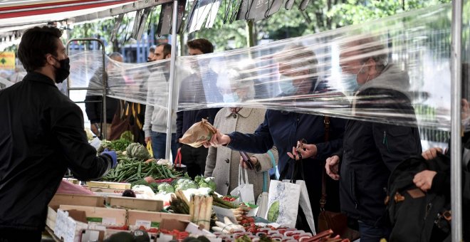 Francia dice adiós al embalaje en plástico de frutas y verduras pequeñas