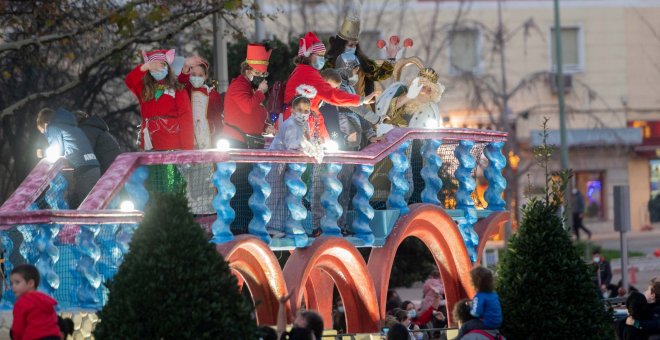 Las cabalgatas de Reyes Magos vuelven a las calles con mascarilla y sin caramelos