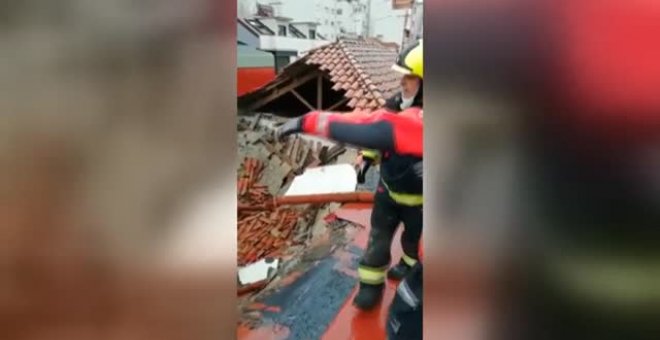 Se derrumba el techo de un colegio en Gijón