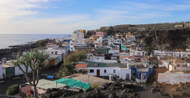 Tres semanas después del final de la erupción, el volcán sigue emitiendo gases