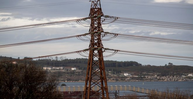 El precio de la luz se dispara un 82% y alcanzará este lunes 217,26 euros/MWh