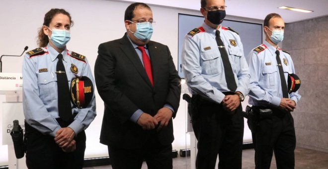 La nueva cúpula de los Mossos toma el mando con el acento puesto en la paridad pero con acusaciones de "purga"