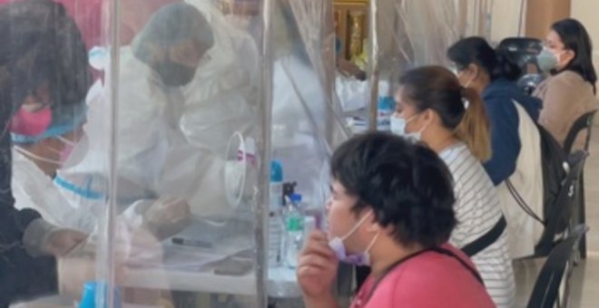 Manila prohíbe usar el transporte público a los no vacunados contra la covid