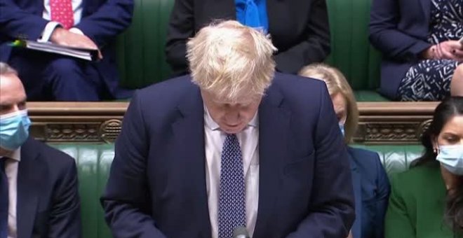 Boris Johnson, obligado a pedir perdón