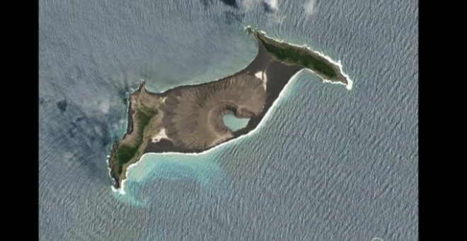 Así muestran las imágenes vía satélite la erupción del volcán en Tonga