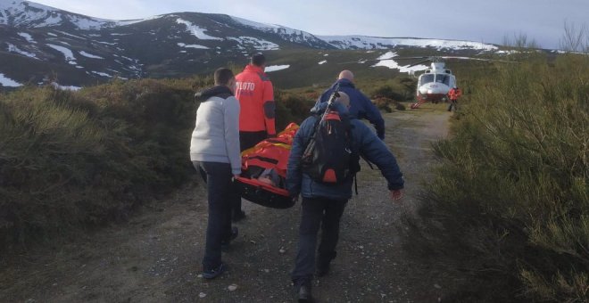 Evacuado en helicóptero un hombre que resbaló con hielo y perdió la consciencia