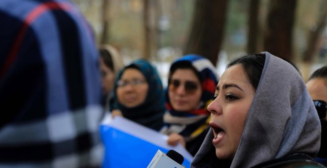 Decenas de mujeres protestan en Kabul contra la opresión de los talibanes