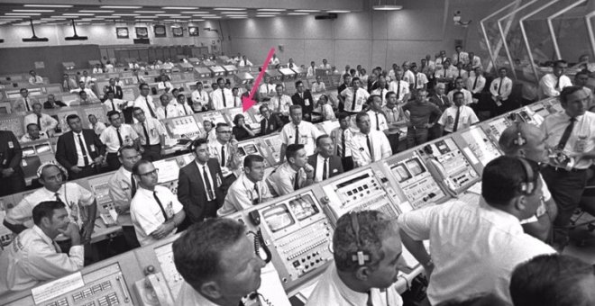 Un hilo de Twitter rescata la fascinante historia de JoAnn Morgan, la primera ingeniera en una sala de lanzamiento de la NASA