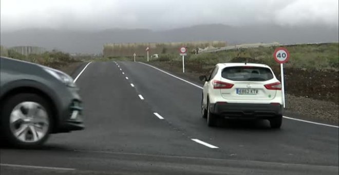 La Palma recupera una carretera principal entre Puerto Naos y Las Manchas