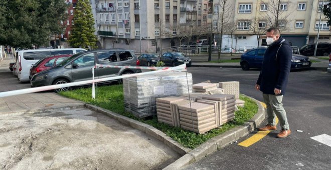 El Ayuntamiento cambia los adoquines de la calle Venancio Tijero por baldosas