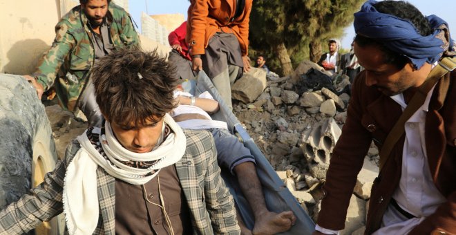 Arabia Saudí niega su implicación en el bombardeo contra un centro de detención en Yemen, que deja al menos 82 muertos