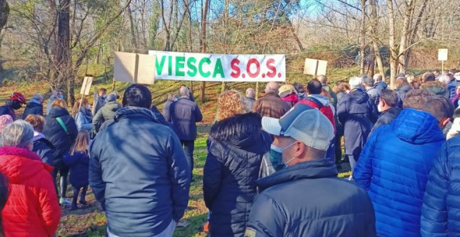 Unas 400 personas se concentran para pedir la protección de La Viesca