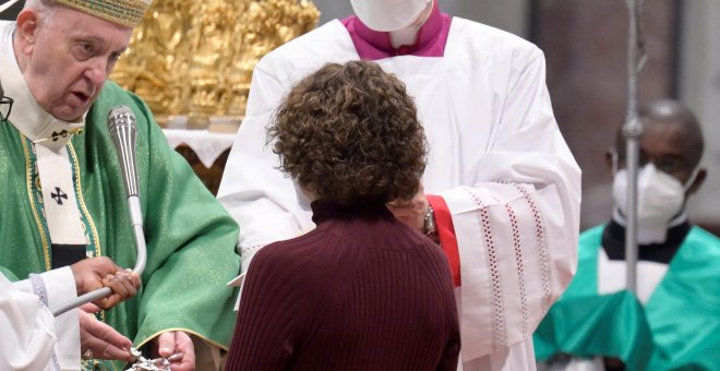 El papa otorga por primera vez a mujeres los ministerios de lectores y catequistas