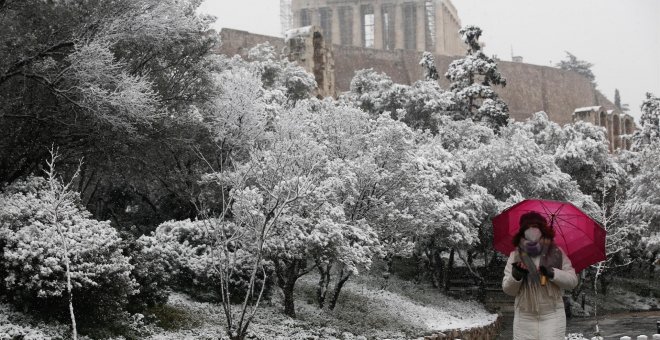 Más de la mitad de refugiados en Grecia no reciben alimentos en medio de un temporal histórico de nieve y frío