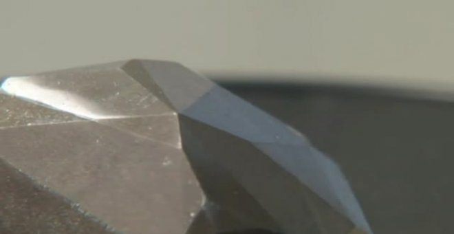 Subastan "El Enigma" el mayor diamante negro conocido