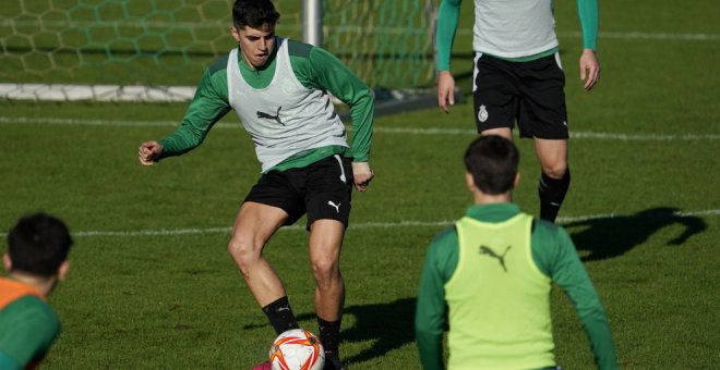 El capitán del Racing, Íñigo Sáinz-Maza, da positivo en Covid