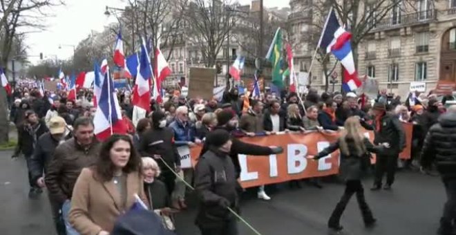 Protesta en las calles de París contra las nuevas restricciones de Macron