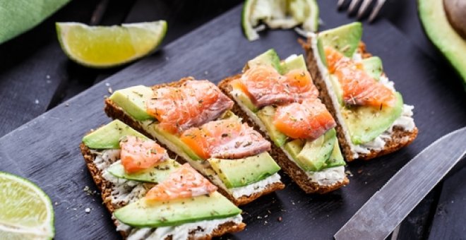 Pato confinado - Receta de tosta de aguacate y salmón ahumado